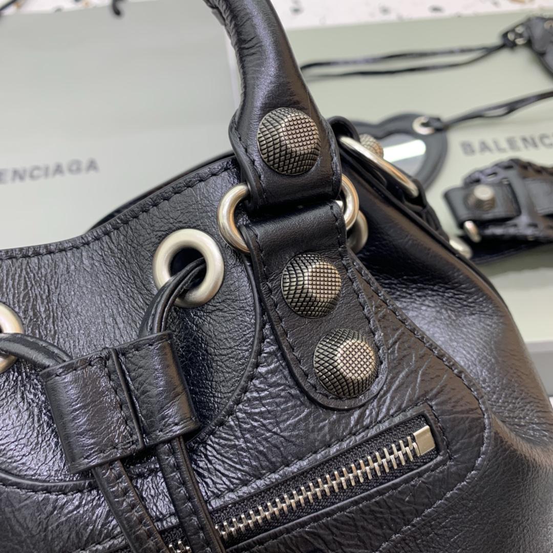 Balenciaga Le Cagole Small Bucket Bag In Black Arena Lambskin, Aged-Silver Hardware(30-22.9-17cm) - DesignerGu