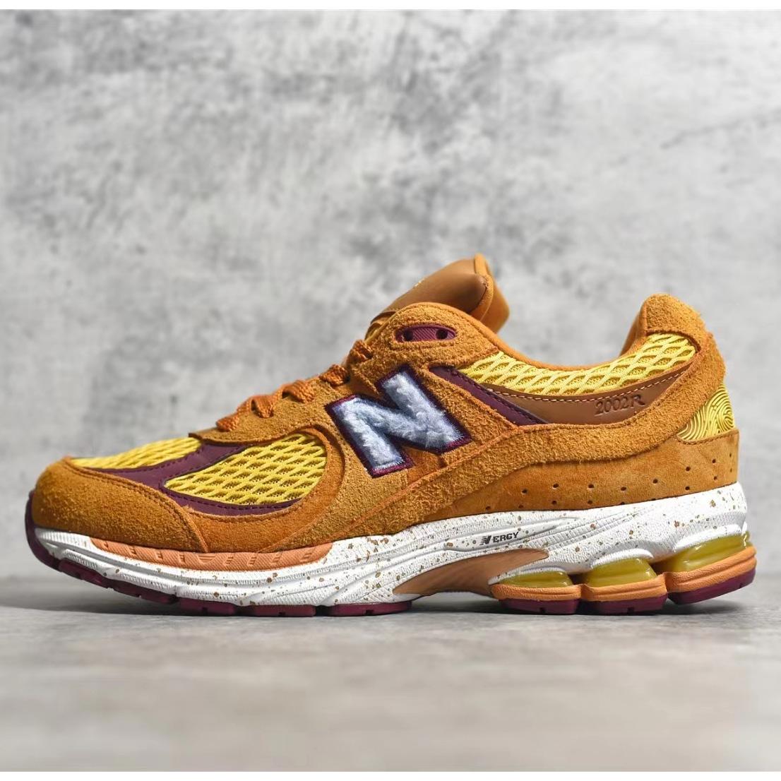 New Balance x SaleheBembury WL2002 Sneakers            - DesignerGu