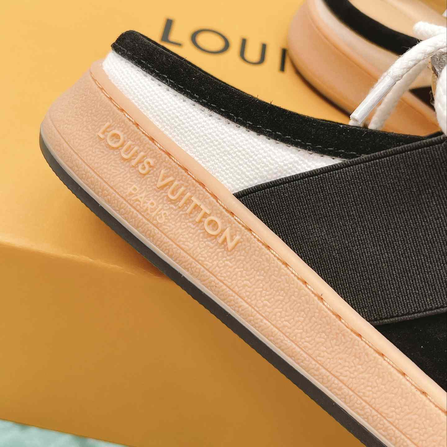 Louis Vuitton Lous Open Back Sneaker    1AAOOH - DesignerGu