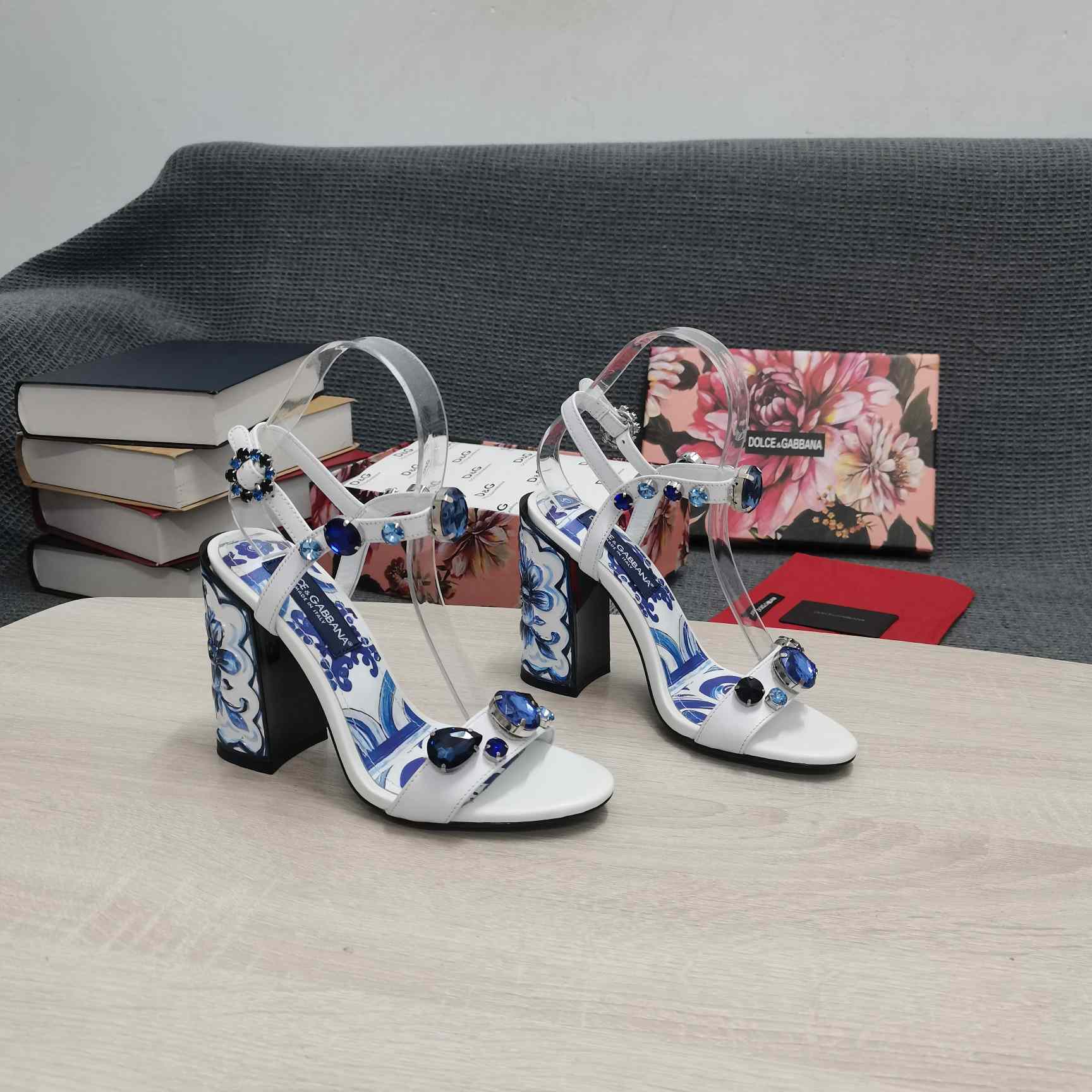 Dolce & Gabbana Patent Leather Sandals With Embroidery And Painted Heel - DesignerGu