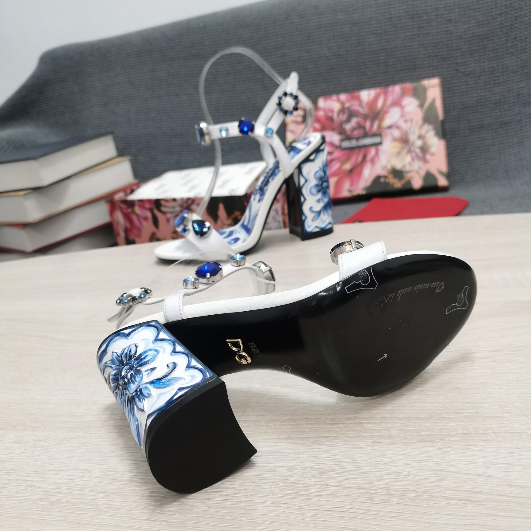 Dolce & Gabbana Patent Leather Sandals With Embroidery And Painted Heel - DesignerGu