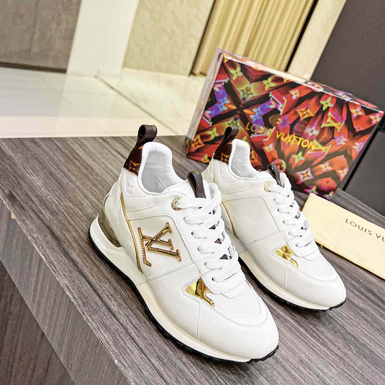 Louis Vuitton Run away Sneaker      1AAP40 - DesignerGu