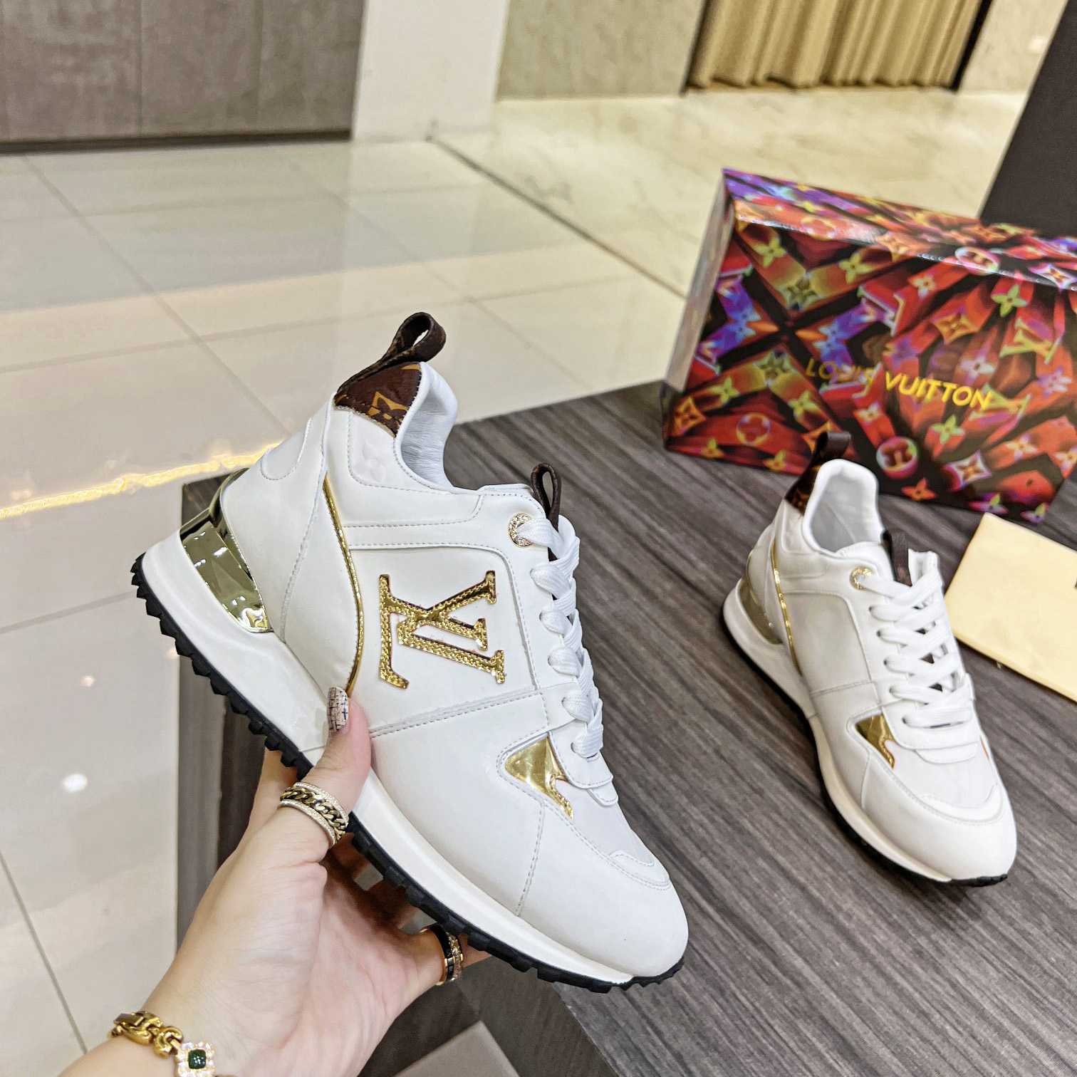 Louis Vuitton Run away Sneaker      1AAP40 - DesignerGu