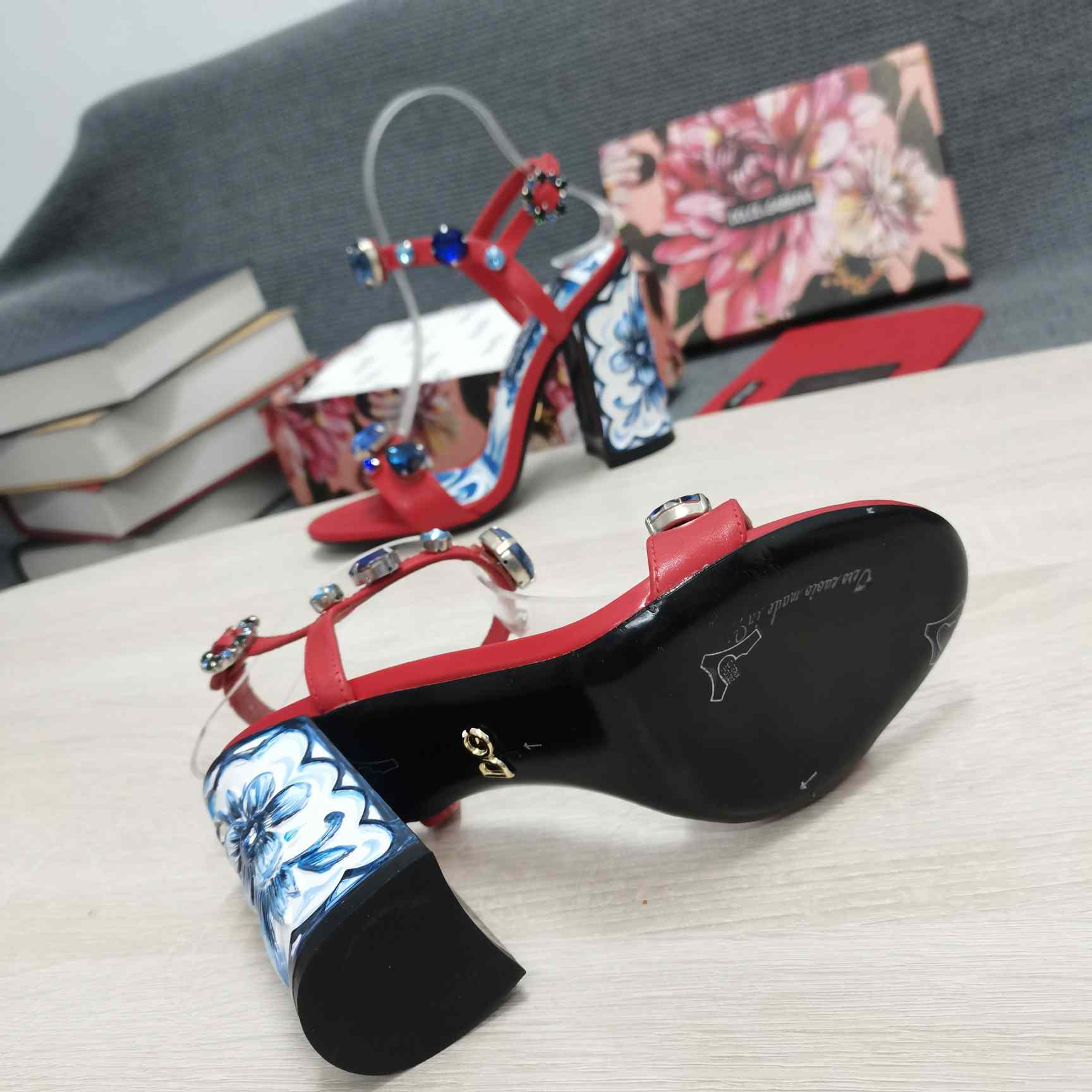 Dolce & Gabbana Patent Leather Sandals With Embroidery And Painted Heel - DesignerGu