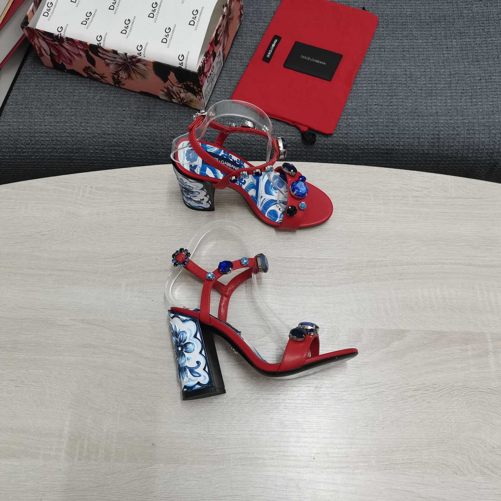 Dolce & Gabbana Patent Leather Sandals With Embroidery And Painted Heel - DesignerGu