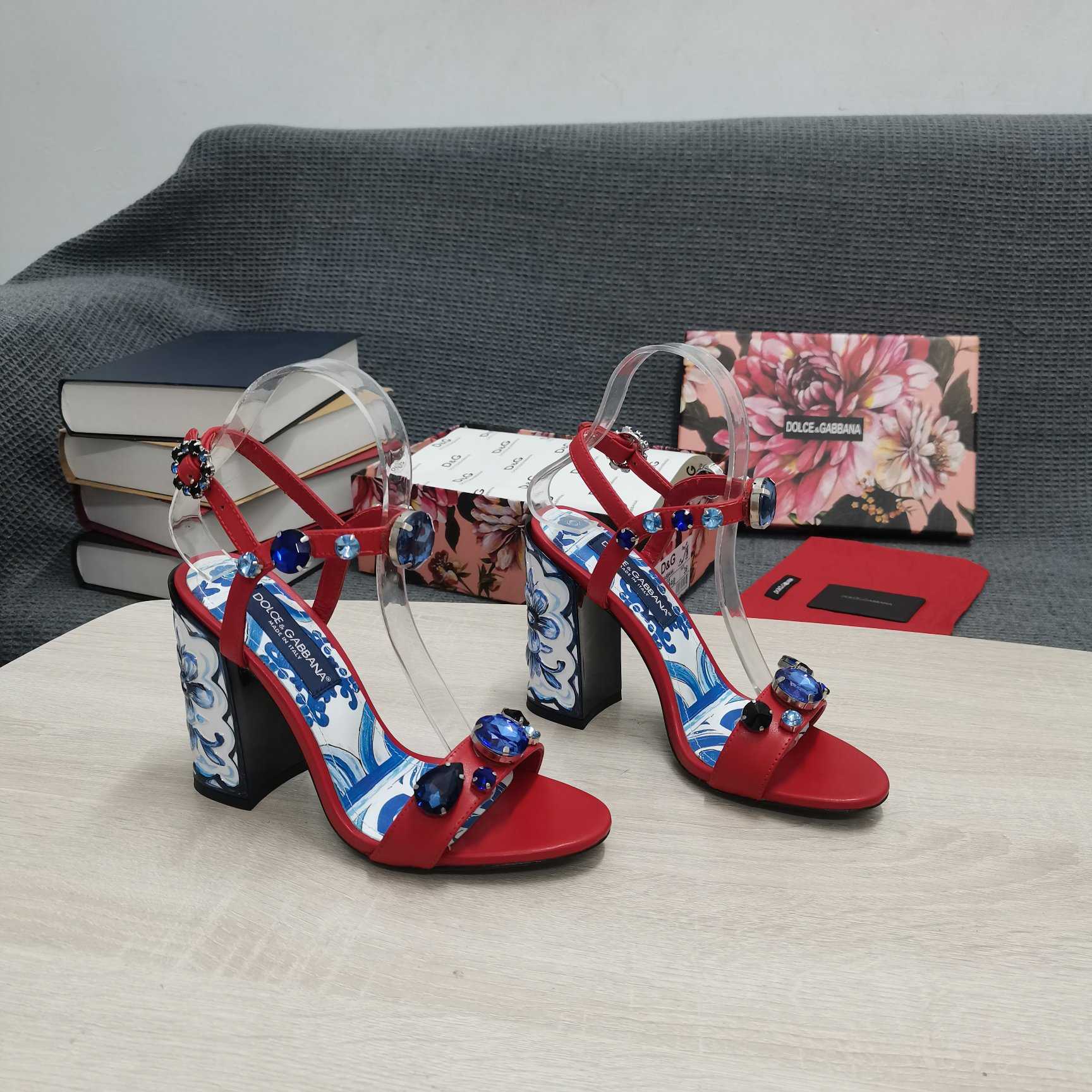 Dolce & Gabbana Patent Leather Sandals With Embroidery And Painted Heel - DesignerGu