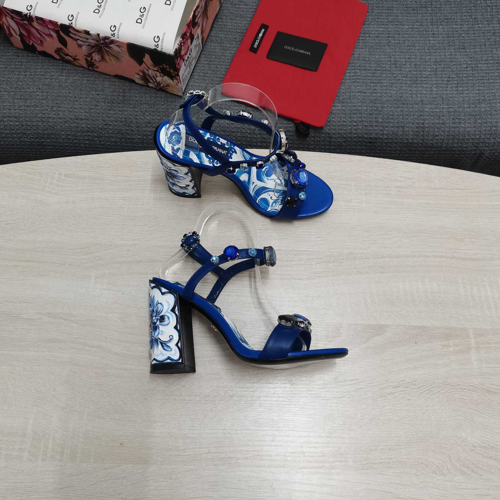 Dolce & Gabbana Patent Leather Sandals With Embroidery And Painted Heel - DesignerGu