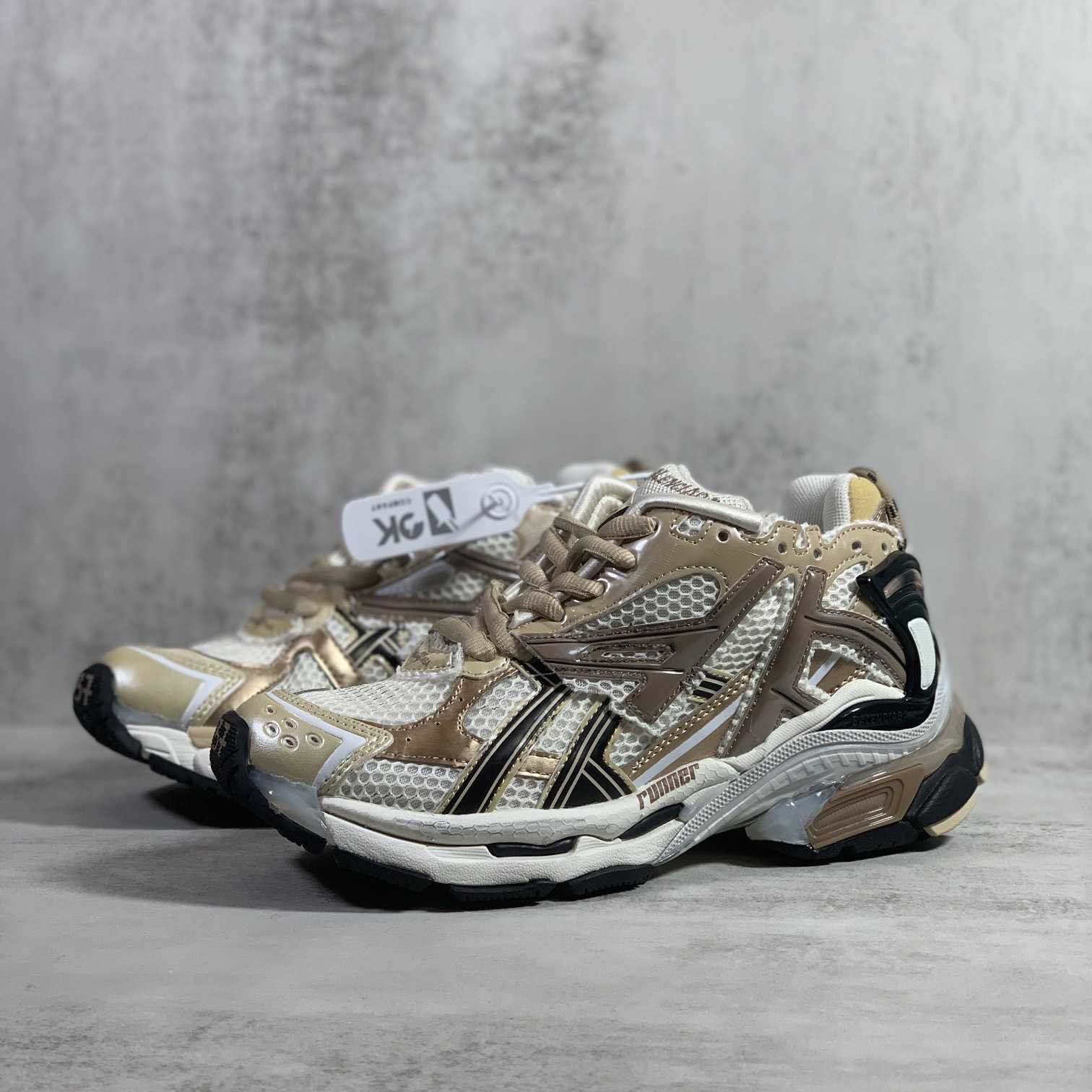 Balenciaga Runner Sneaker In Beige And Black Mesh And Nylon - DesignerGu