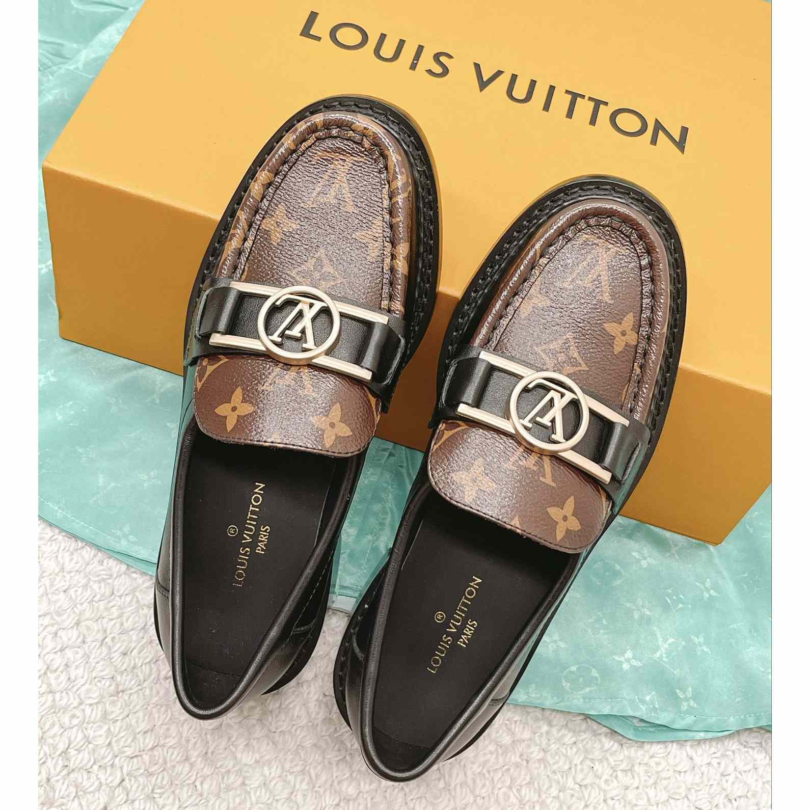 Louis Vuitton Academy Loafer    1A7TXK - DesignerGu