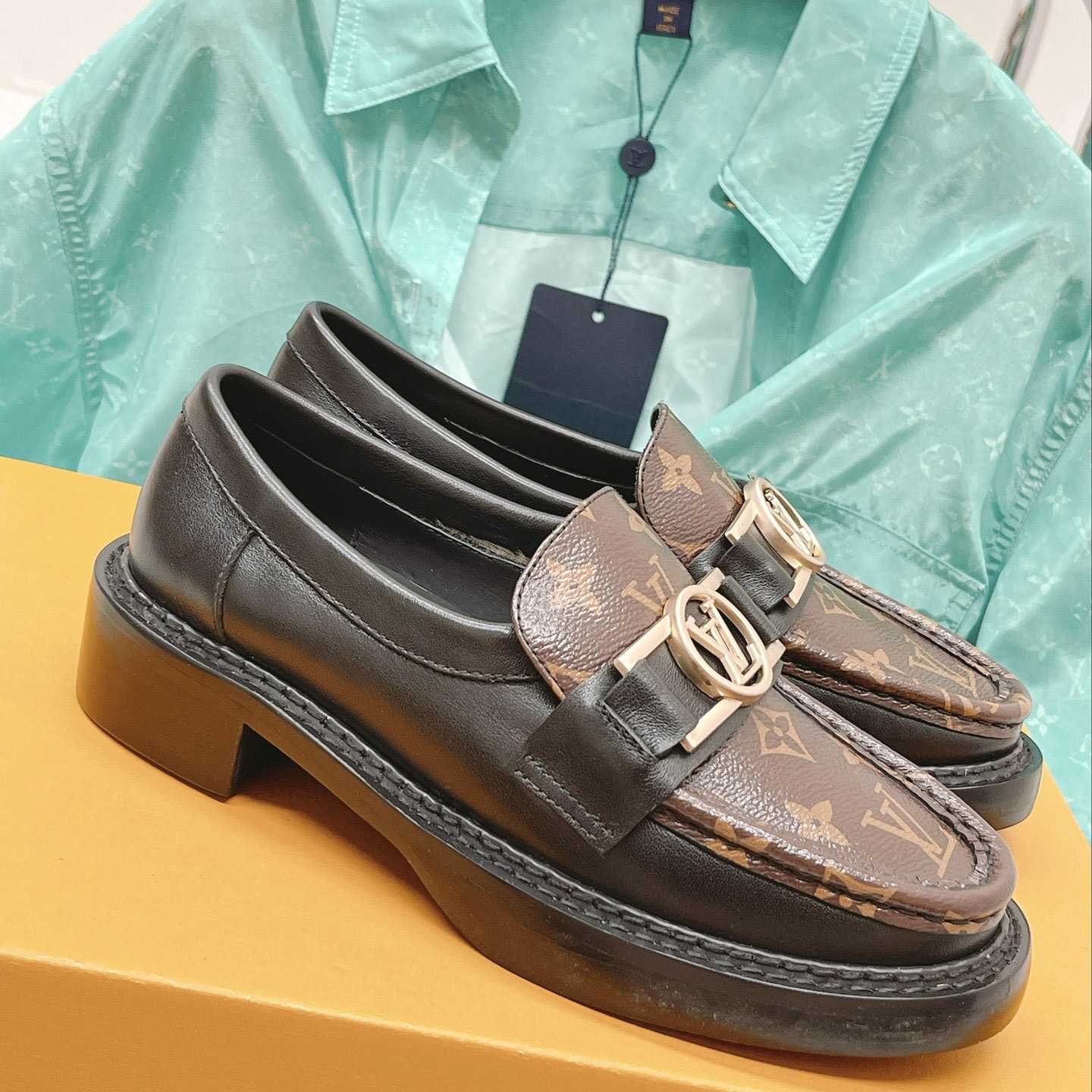 Louis Vuitton Academy Loafer    1A7TXK - DesignerGu