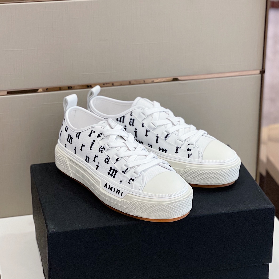 Amiri Male Low Top Sneaker - DesignerGu