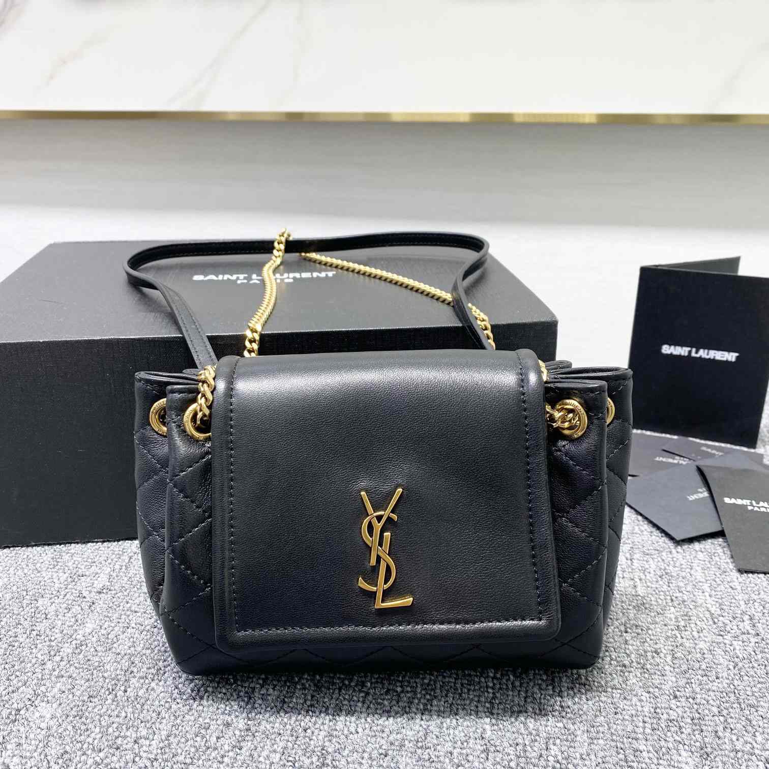 Saint Laurent Mini Nolita In Lambskin(18-13-6cm) - DesignerGu