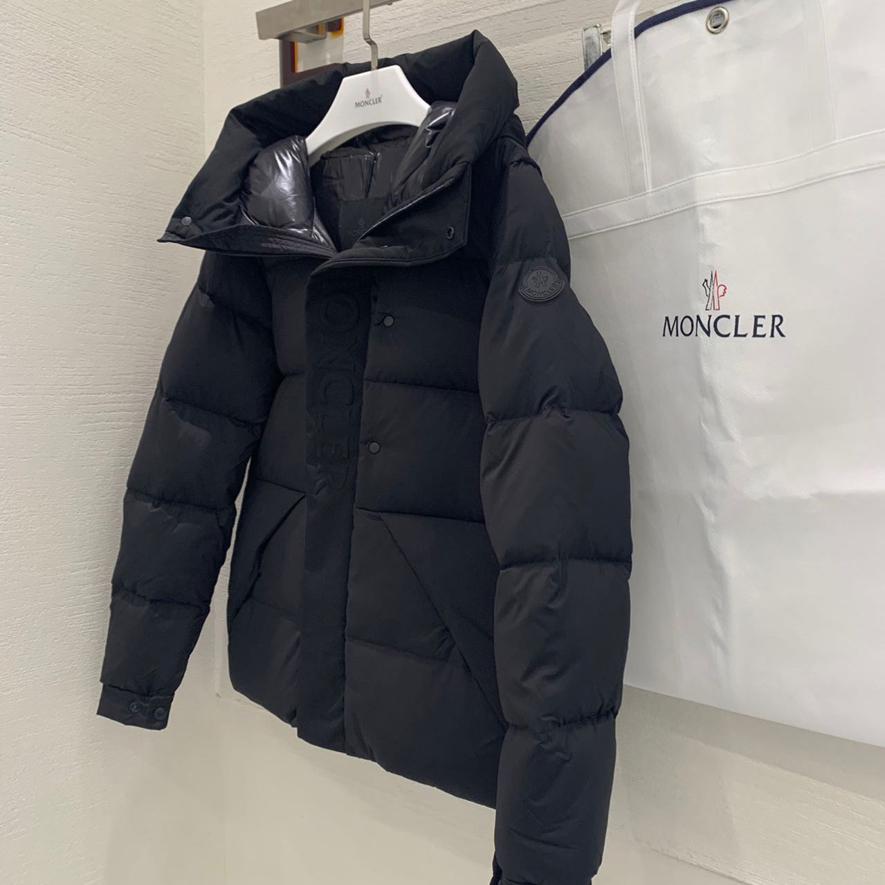 Moncler Short Down Jacket - DesignerGu