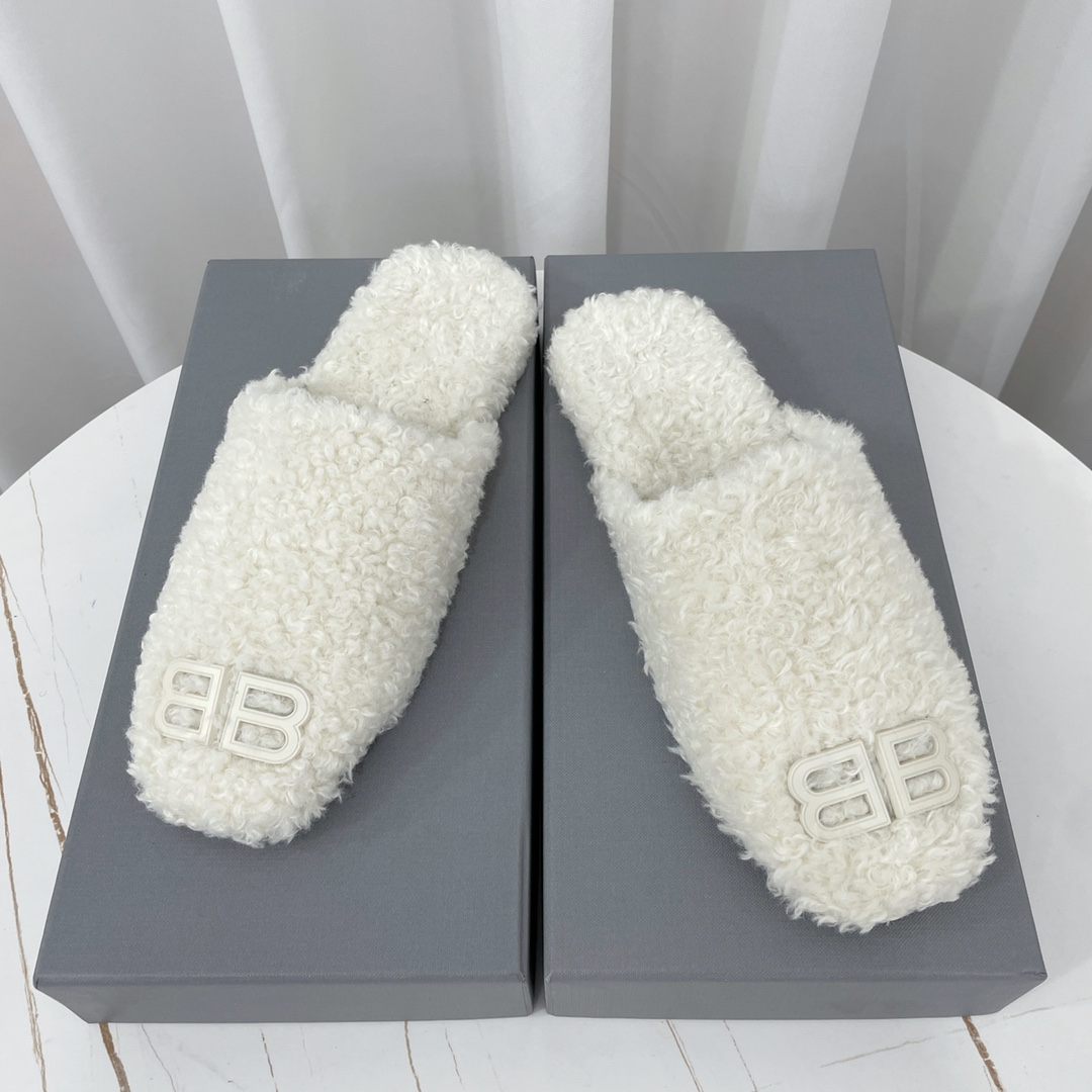 Balenciaga Cosy BB Mule In White Fake Shearling - DesignerGu