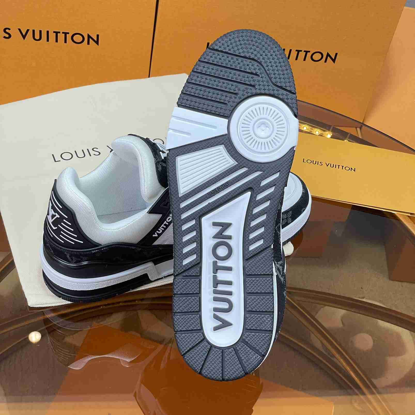 Louis Vuitton LV Trainer Sneaker       1A9JGB - DesignerGu