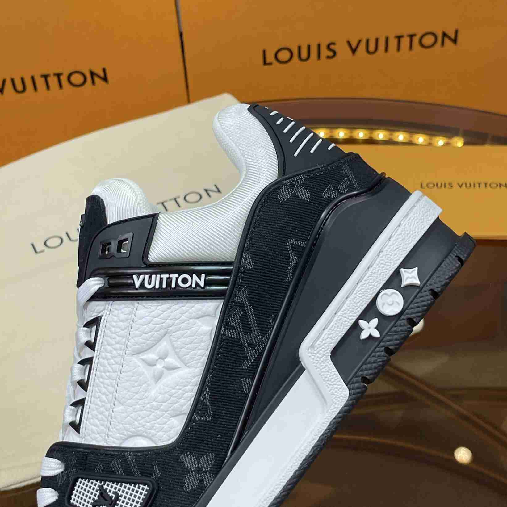 Louis Vuitton LV Trainer Sneaker       1A9JGB - DesignerGu