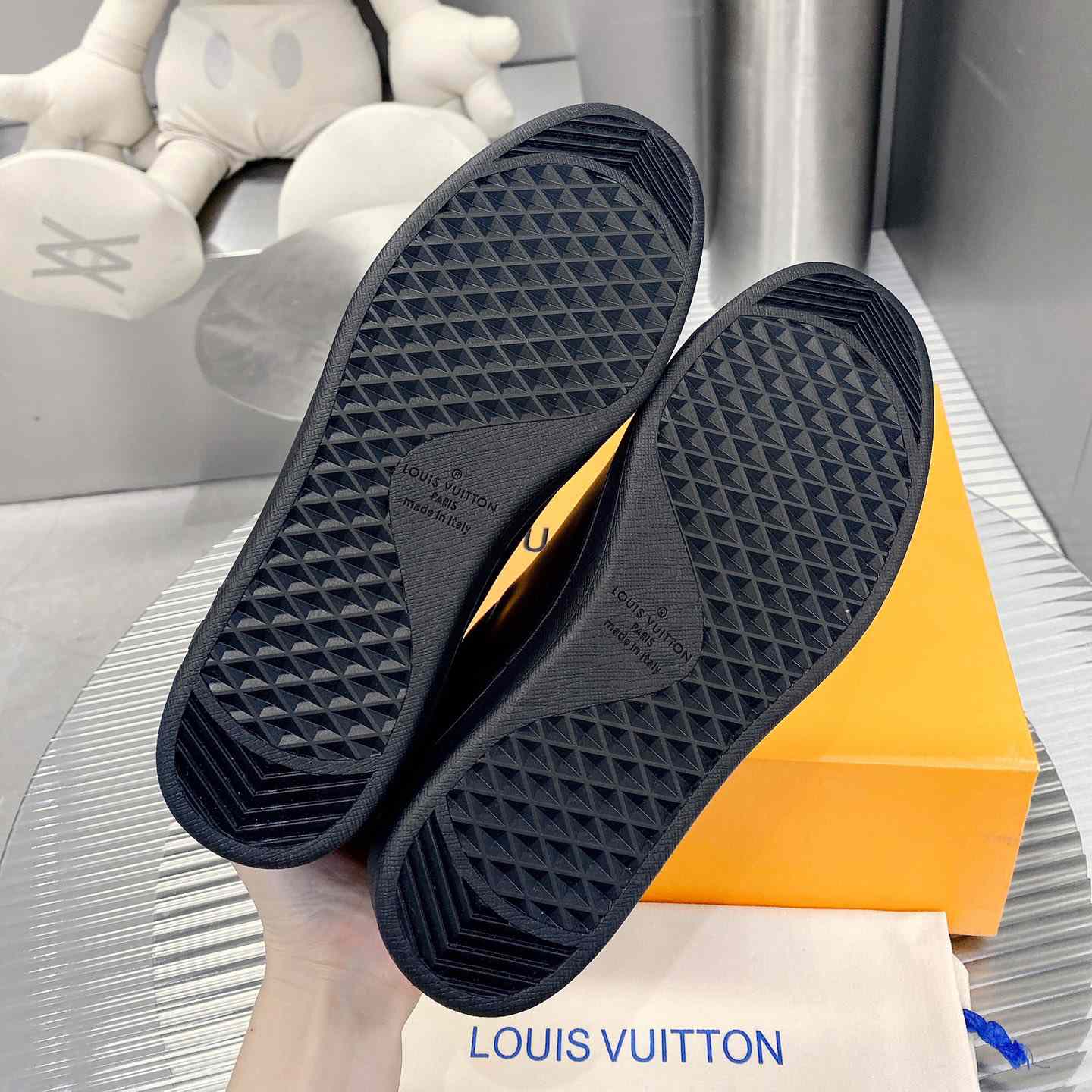 Louis Vuitton Luxembourg Samothrace Sneakers   1A9JCM - DesignerGu