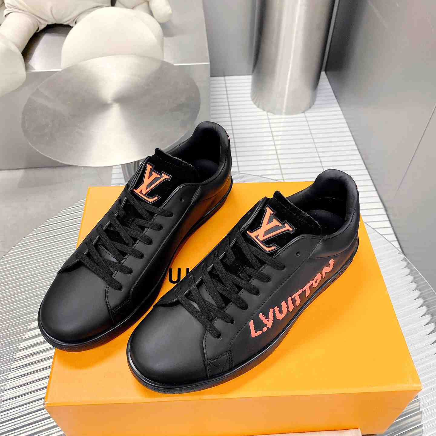 Louis Vuitton Luxembourg Samothrace Sneakers   1A9JCM - DesignerGu