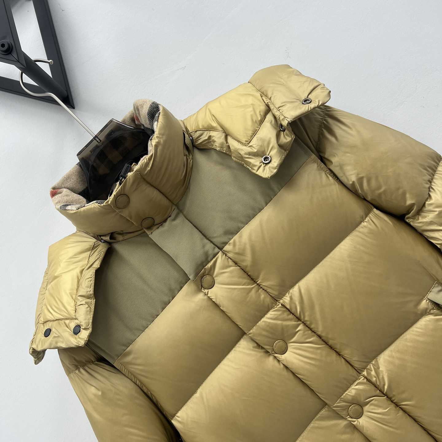 Burberry Detachable Sleeve Hooded Puffer Jacket - DesignerGu