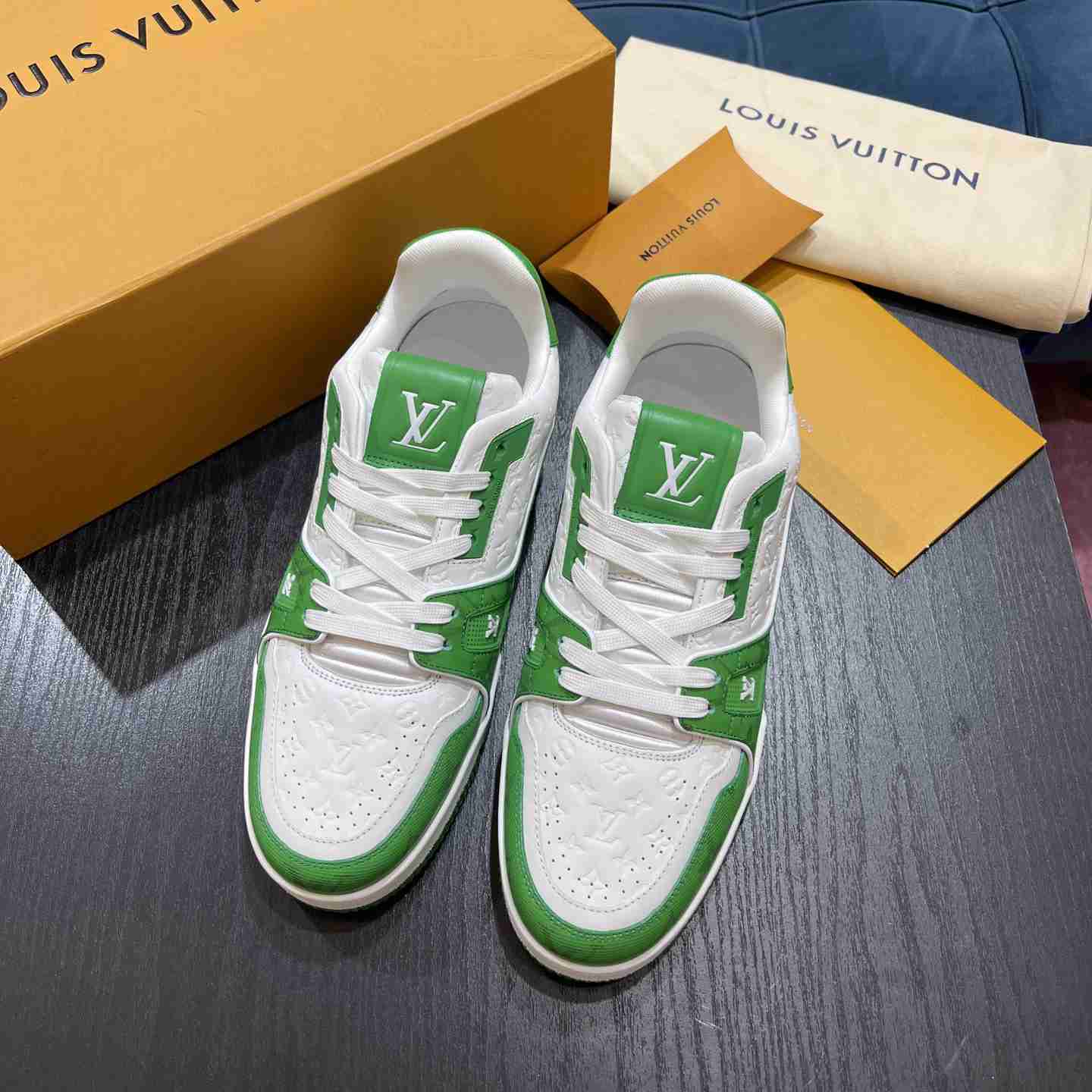 Louis Vuitton LV Trainer Sneaker       1AASJ2 - DesignerGu