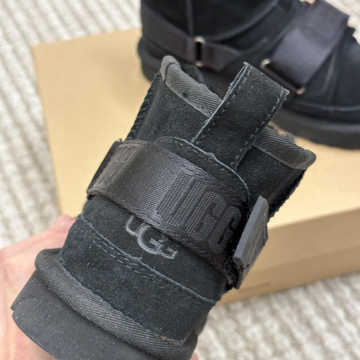 Ugg Logo Boots - DesignerGu