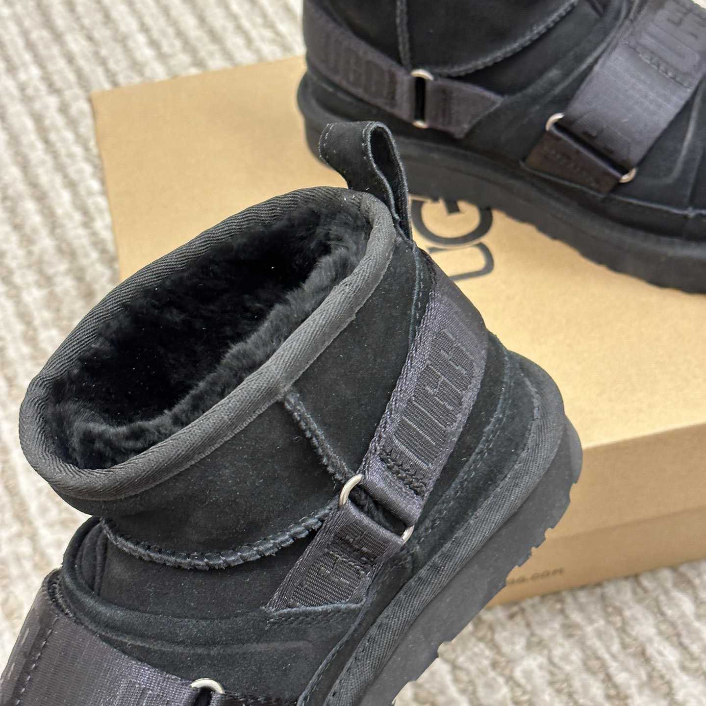 Ugg Logo Boots - DesignerGu