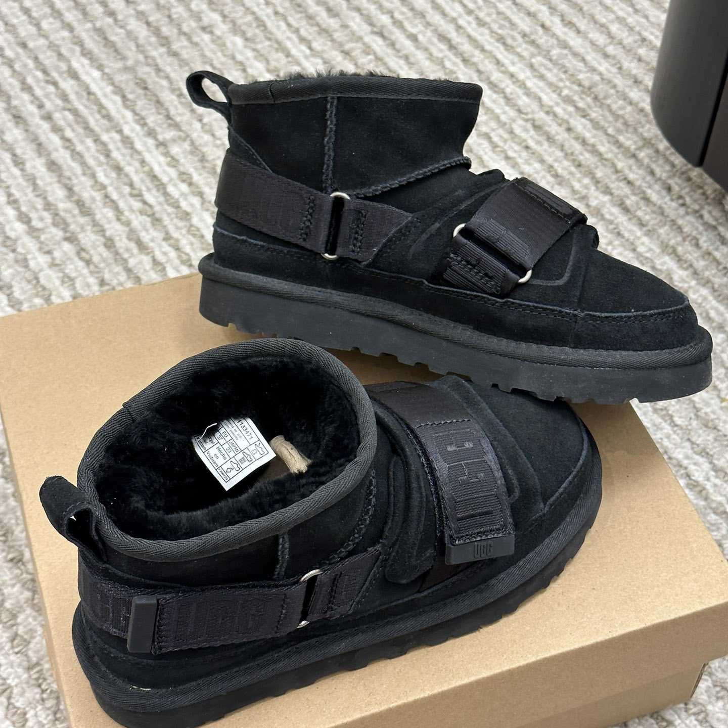 Ugg Logo Boots - DesignerGu