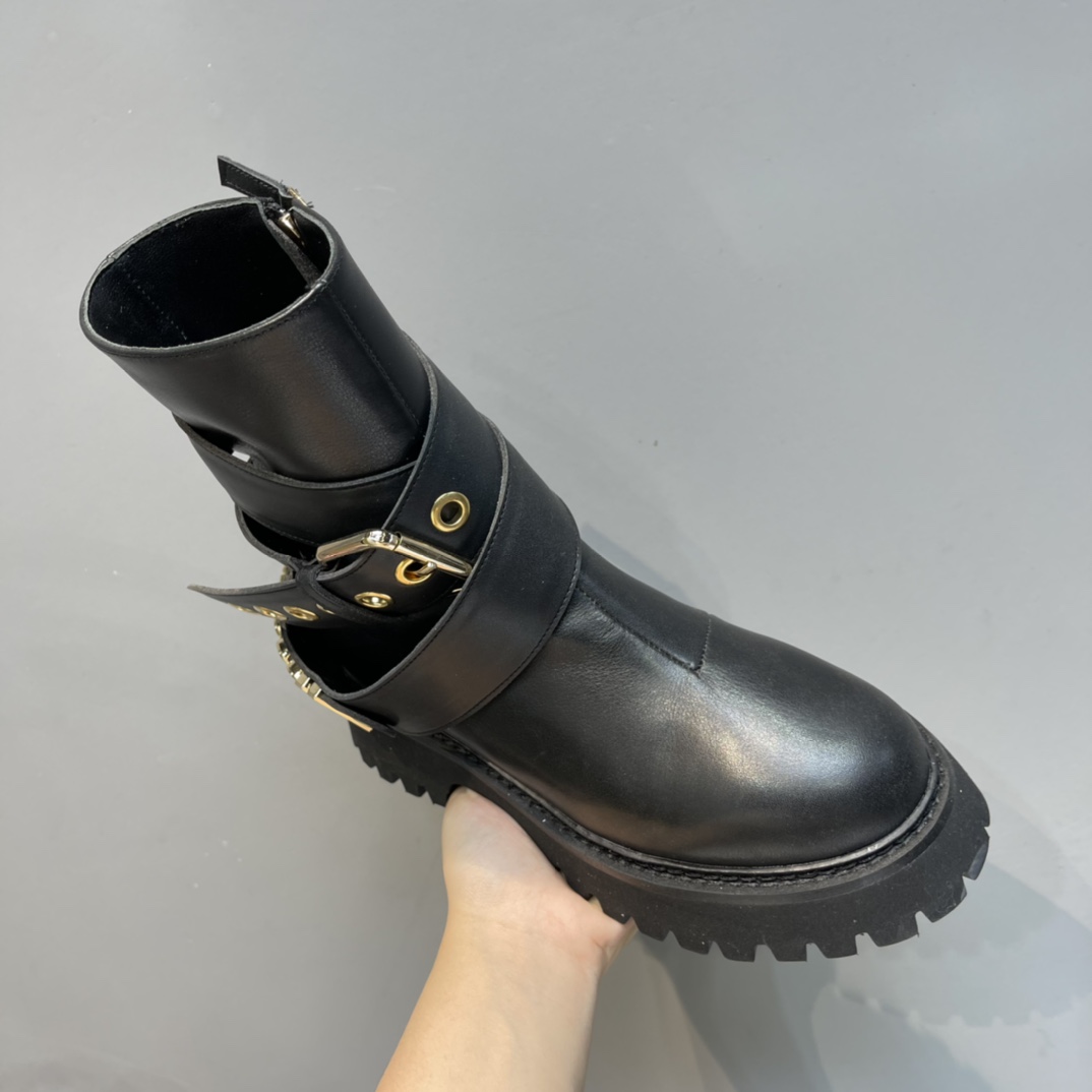 Moschino Ankle Boots - DesignerGu