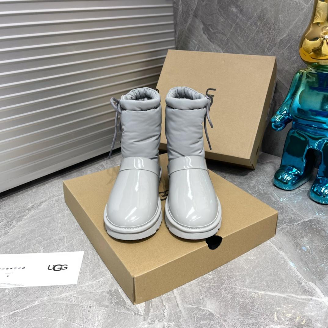 Ugg Logo Boots - DesignerGu