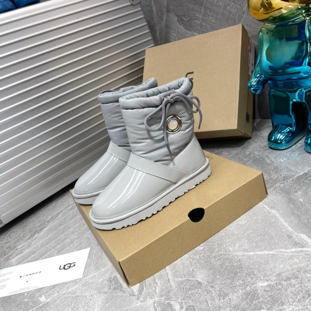 Ugg Logo Boots - DesignerGu