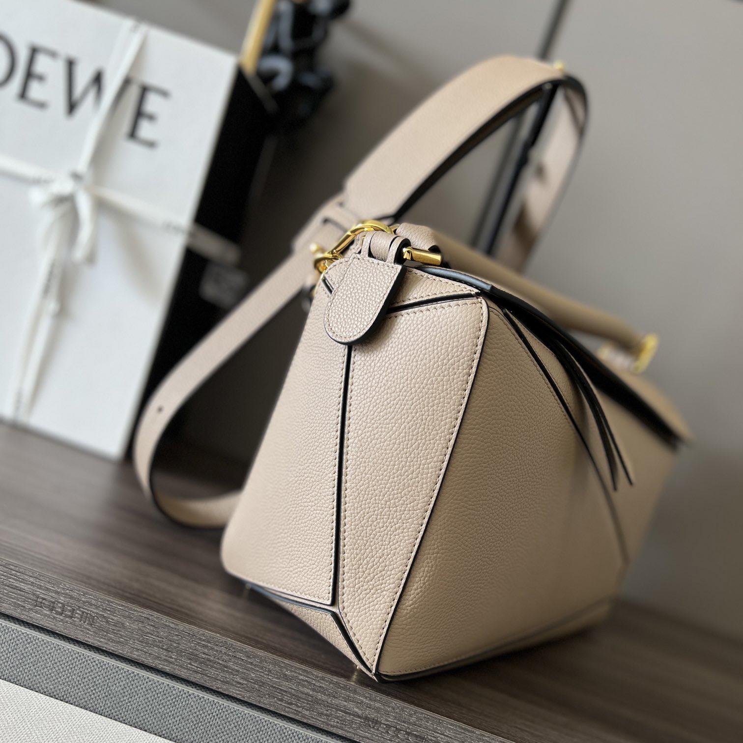 Loewe Puzzle Bag In Classic Calfskin(29-19.5-14cm) - DesignerGu