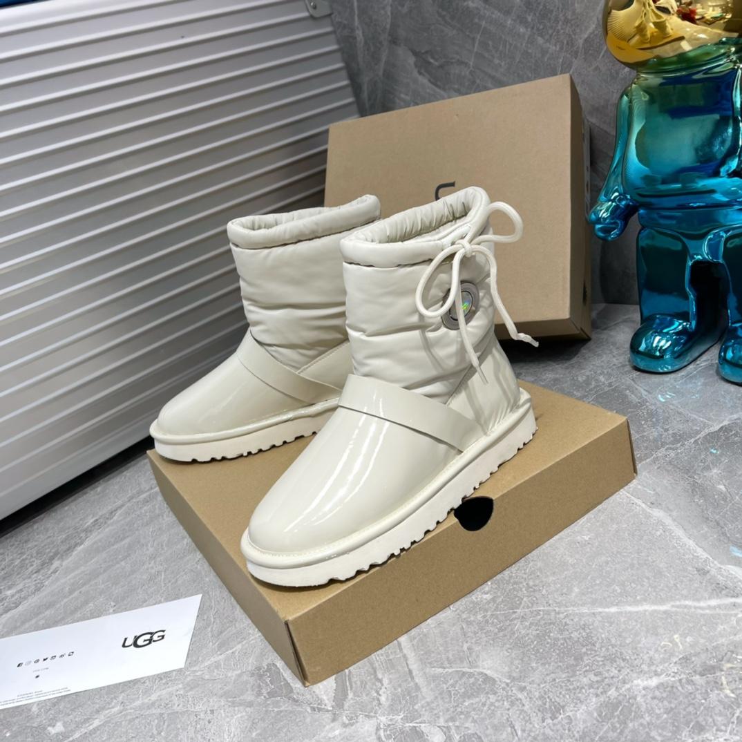 Ugg Logo Boots - DesignerGu