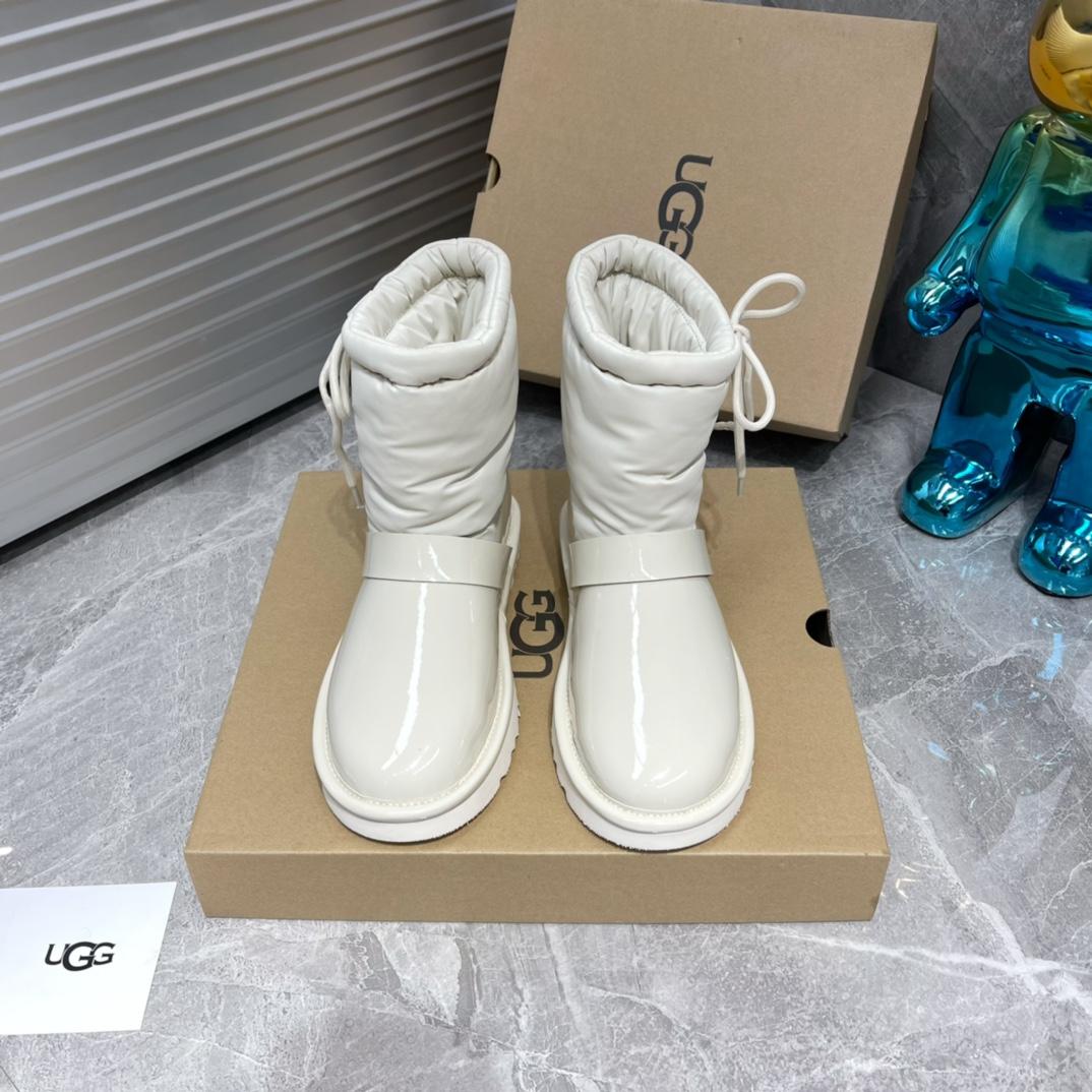 Ugg Logo Boots - DesignerGu