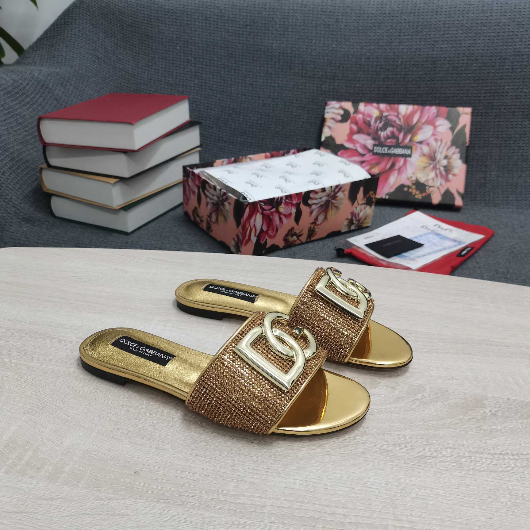 Dolce & Gabbana DG Logo Sandal - DesignerGu