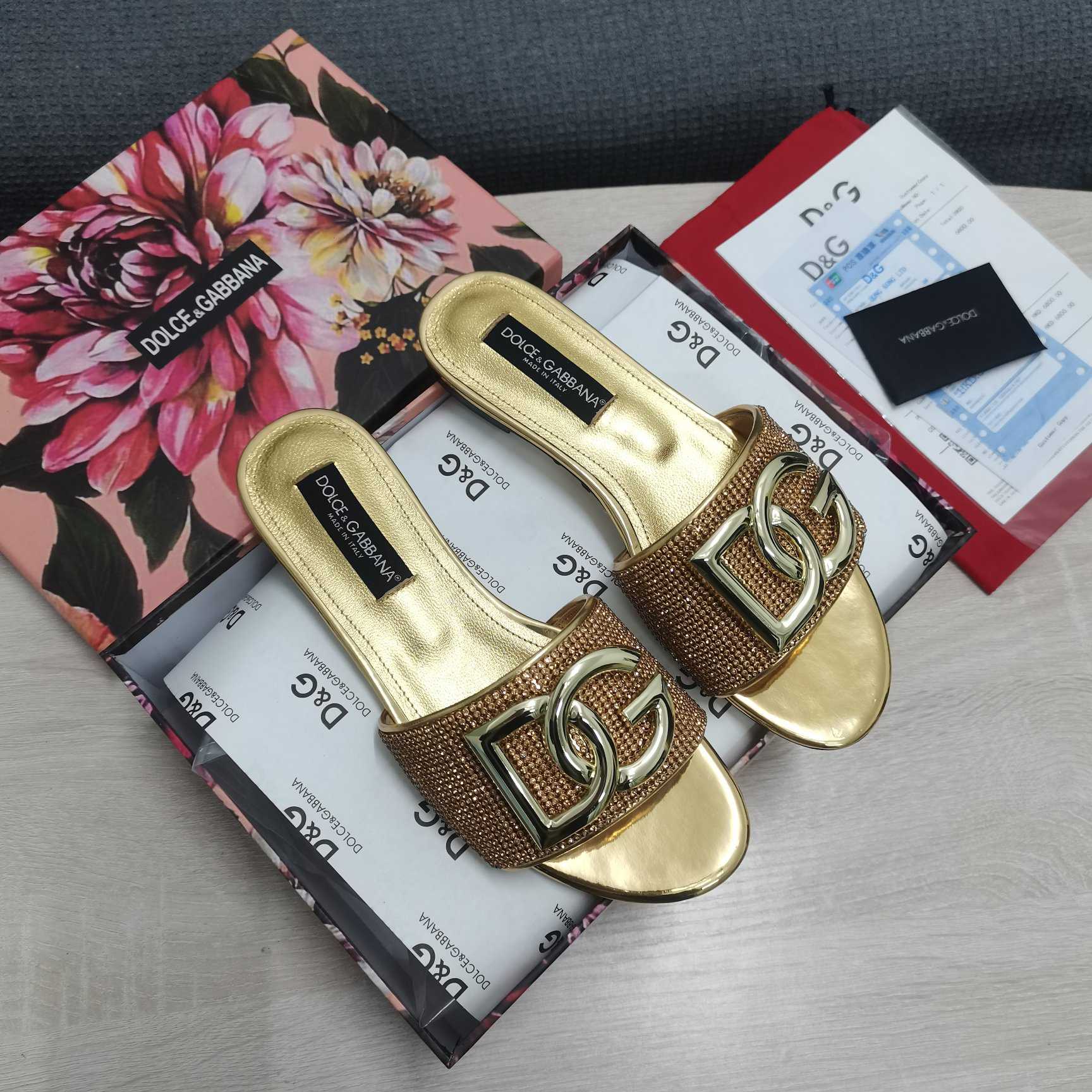 Dolce & Gabbana DG Logo Sandal - DesignerGu