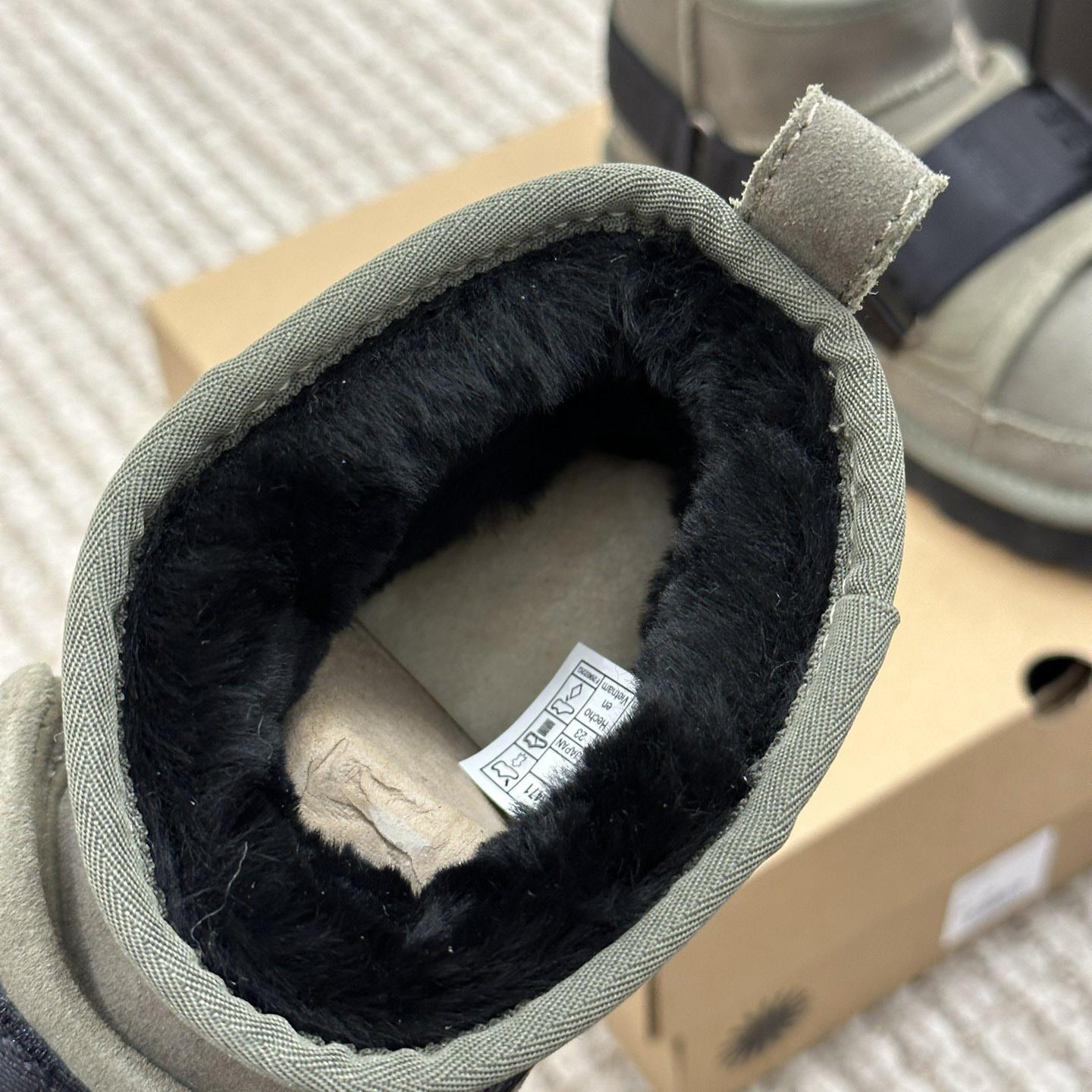 Ugg Logo Boots - DesignerGu