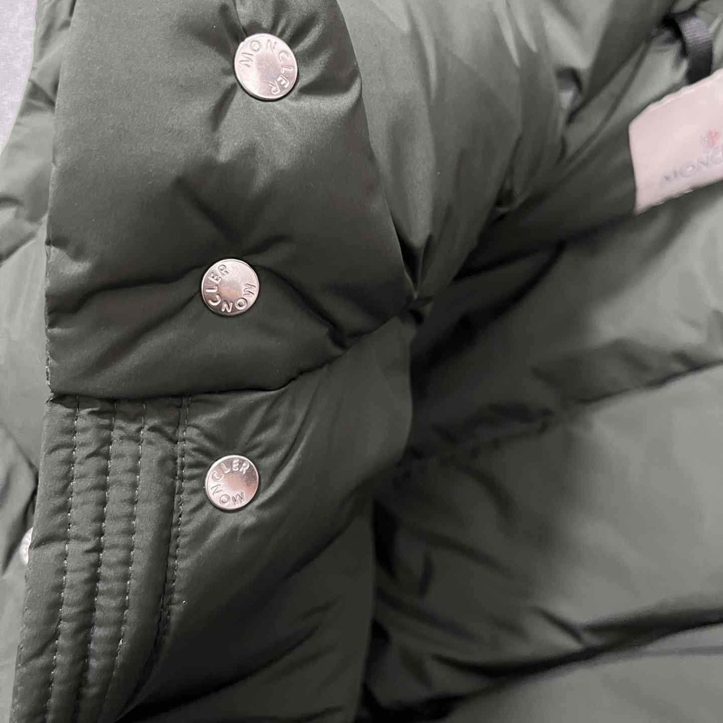 Moncler Bauges Short Down Jacket - DesignerGu