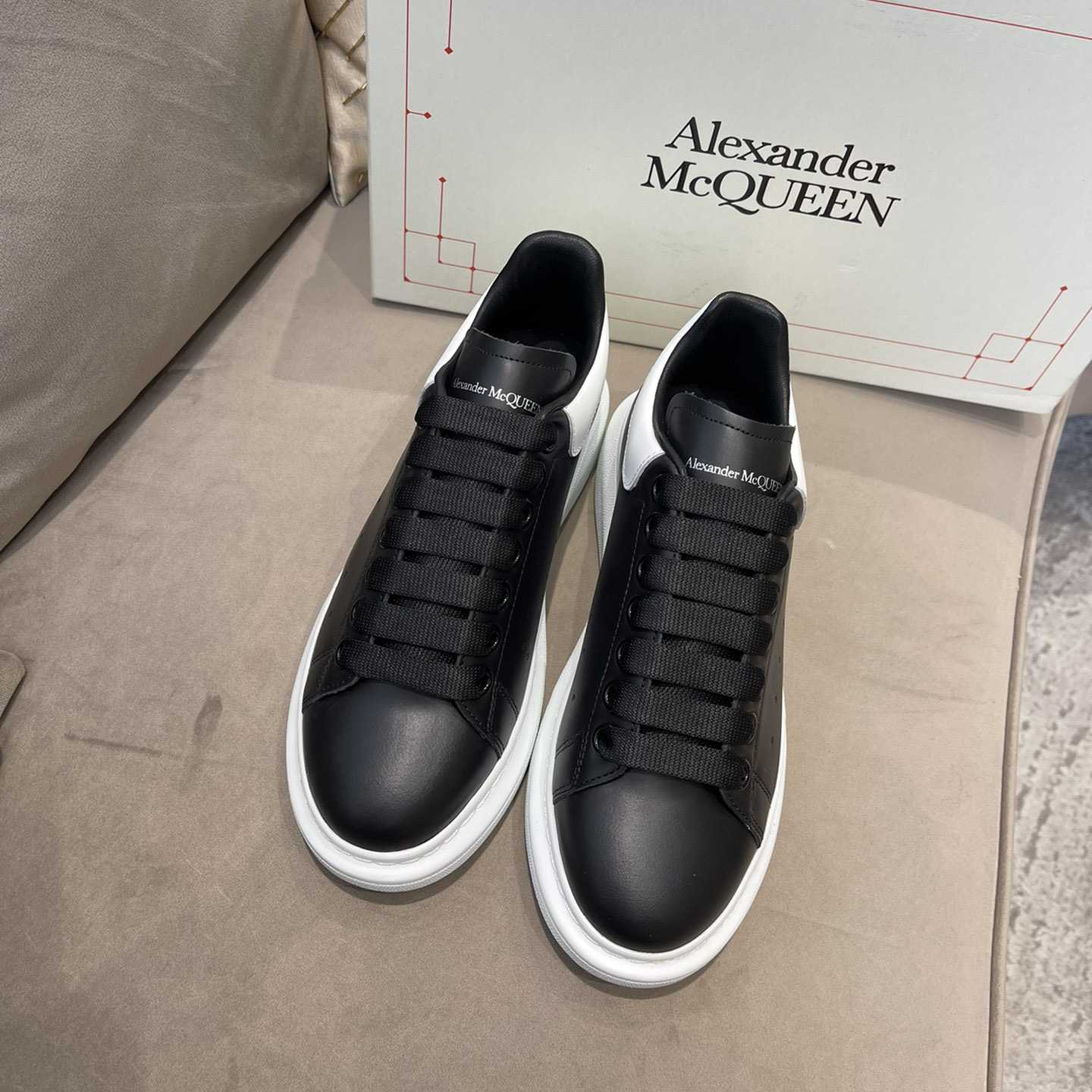 Alexander Mqueen Oversized Sneaker In Black/White - DesignerGu