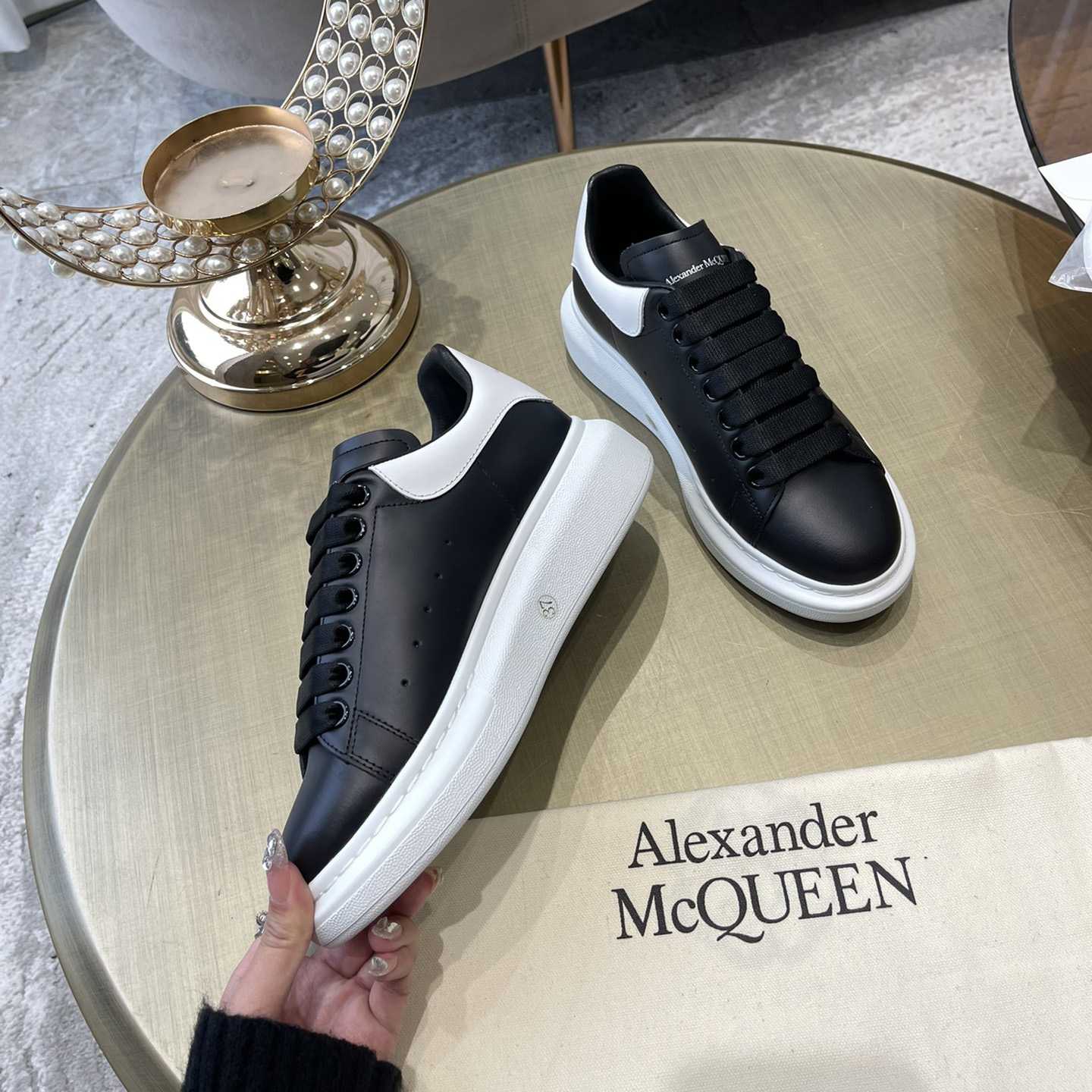 Alexander Mqueen Oversized Sneaker In Black/White - DesignerGu