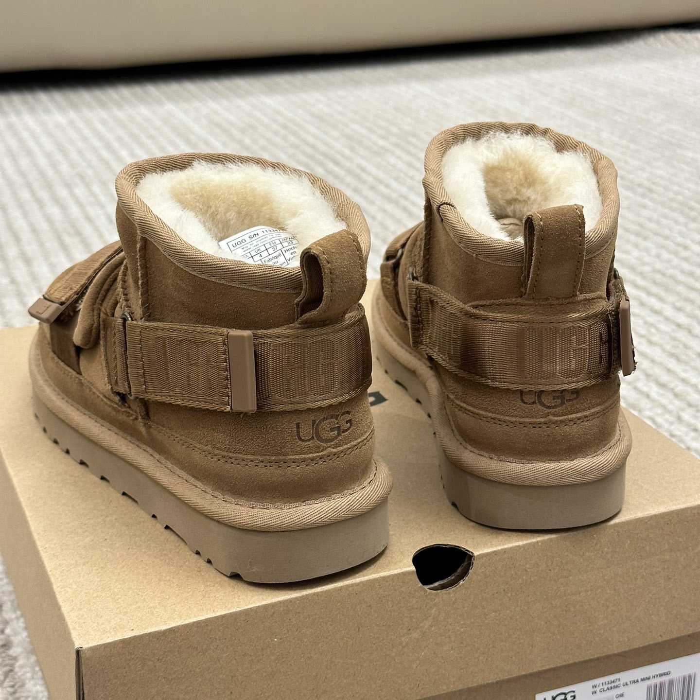 Ugg Logo Boots - DesignerGu