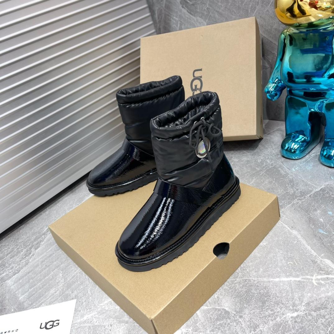 Ugg Logo Boots - DesignerGu