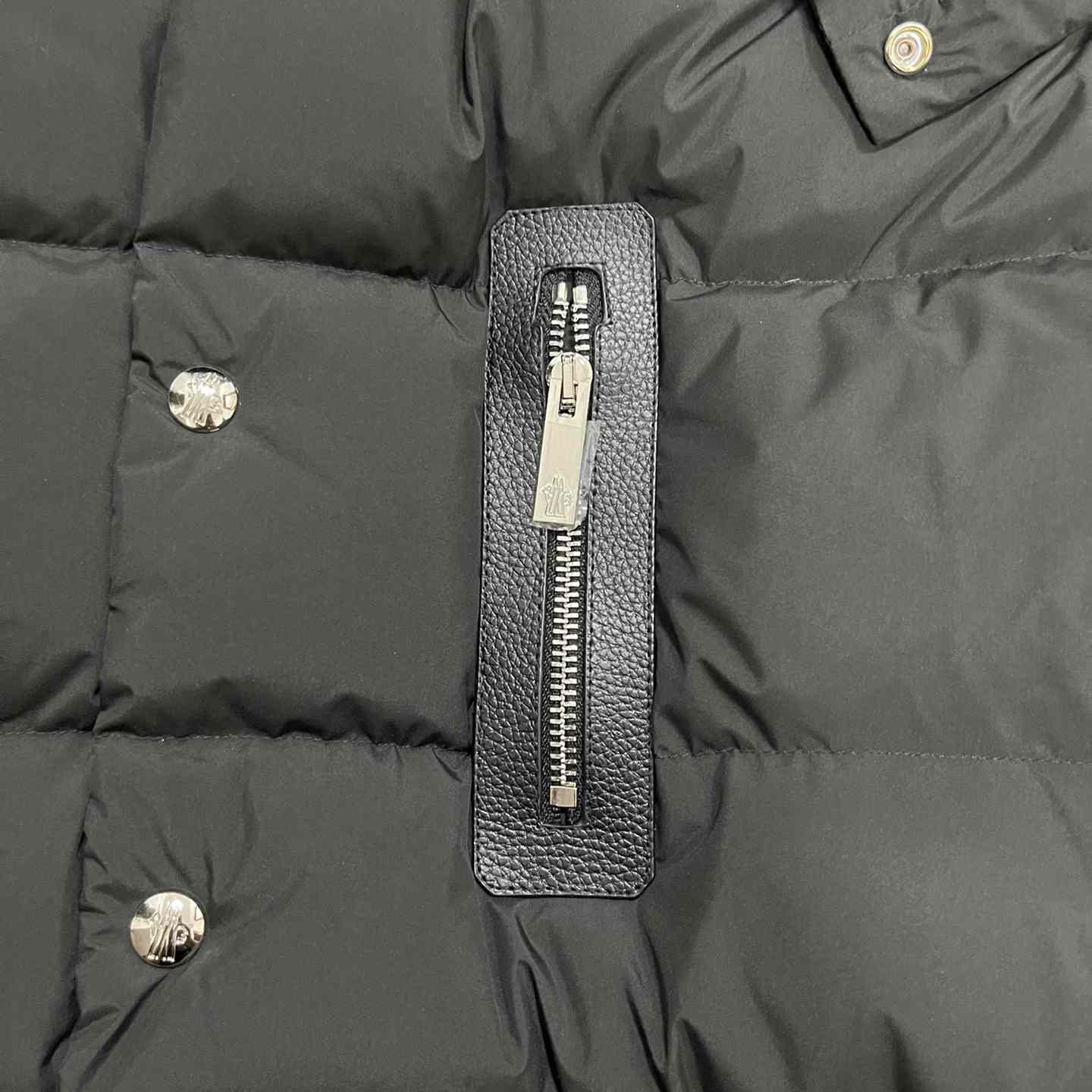 Moncler Bauges Short Down Jacket - DesignerGu