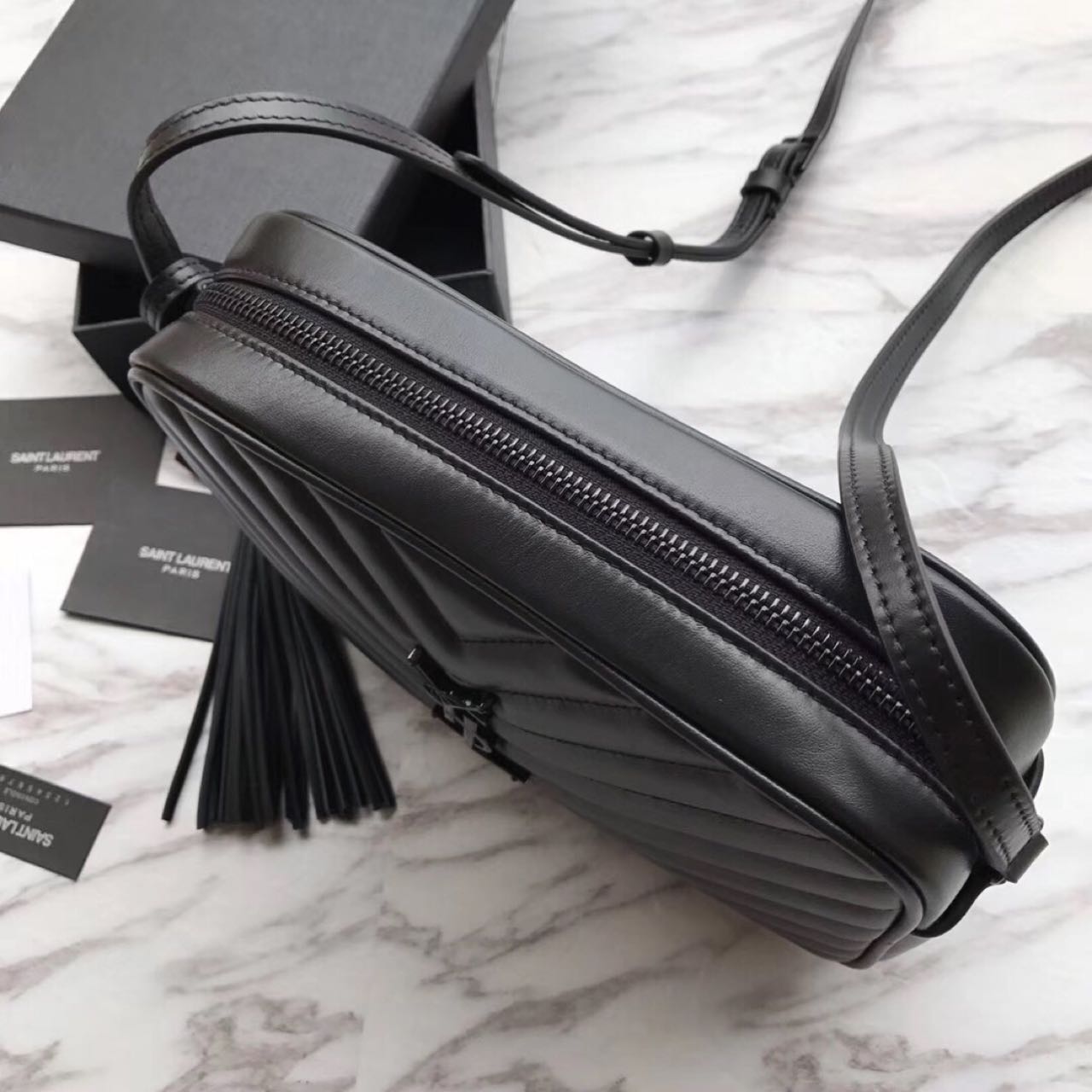 Saint Laurent Black Leather Shoulder Bag ( 23-16-6 cm) - DesignerGu