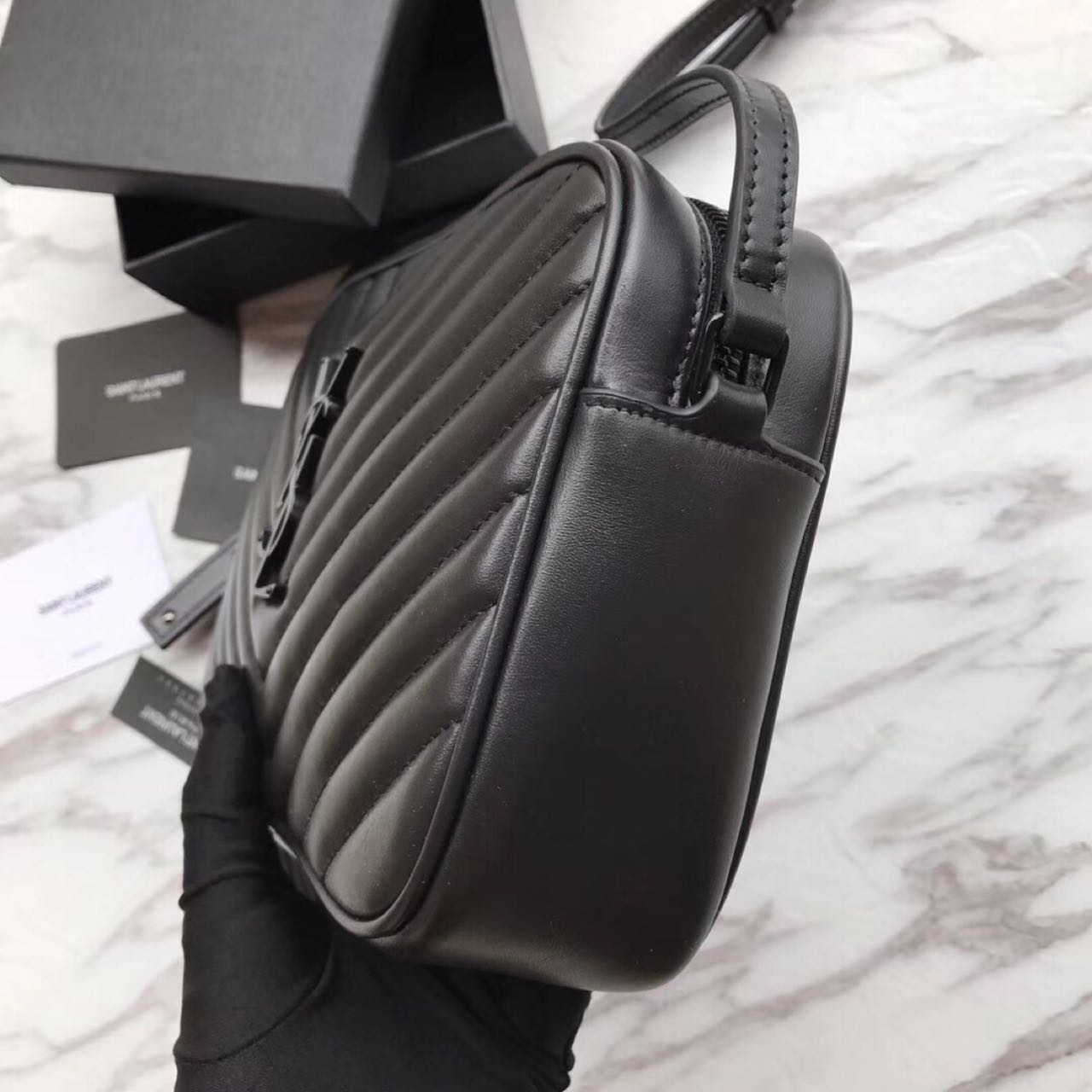 Saint Laurent Black Leather Shoulder Bag ( 23-16-6 cm) - DesignerGu