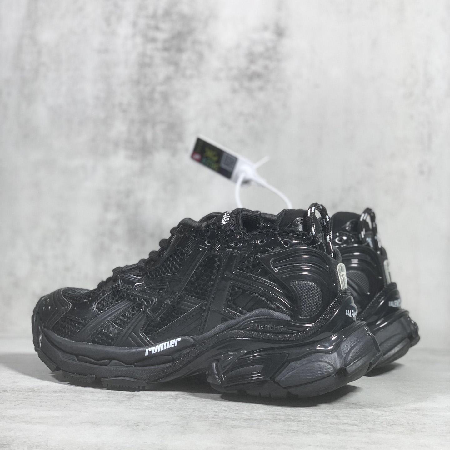 Balenciaga Runner Sneaker In Black - DesignerGu