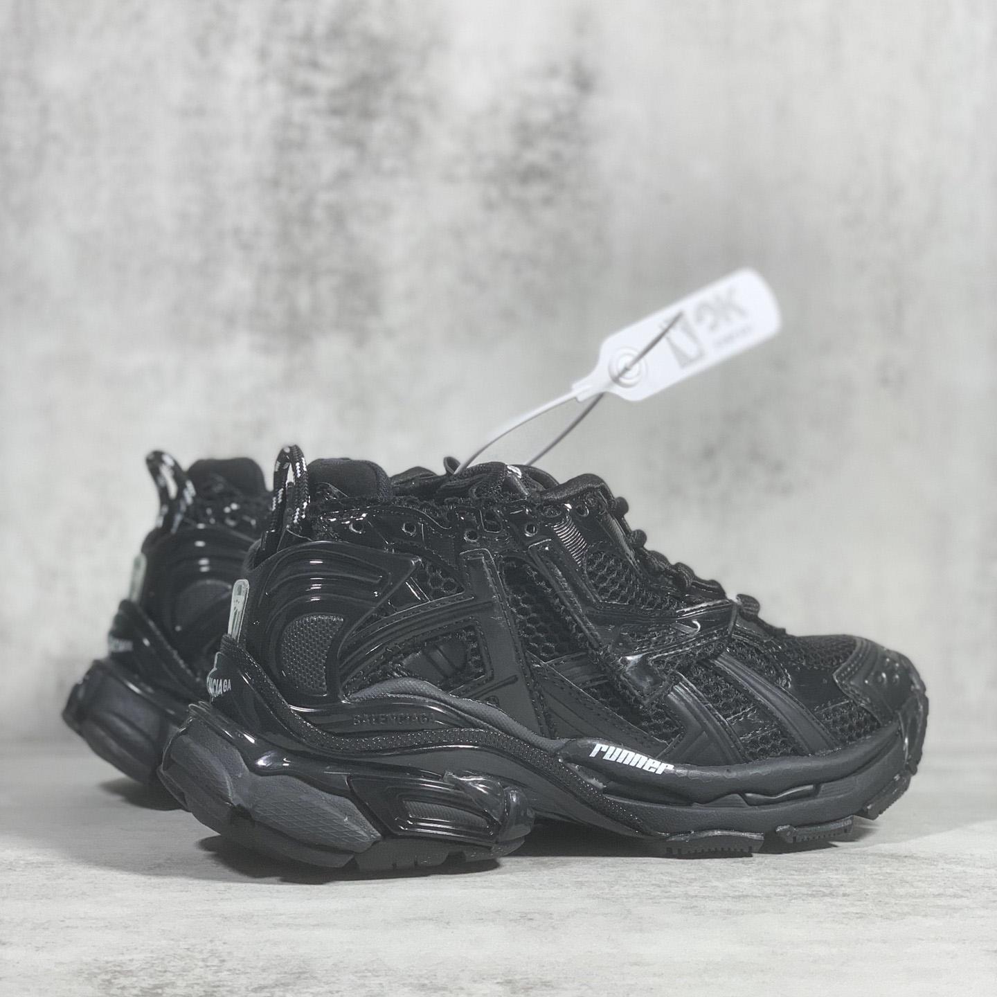 Balenciaga Runner Sneaker In Black - DesignerGu