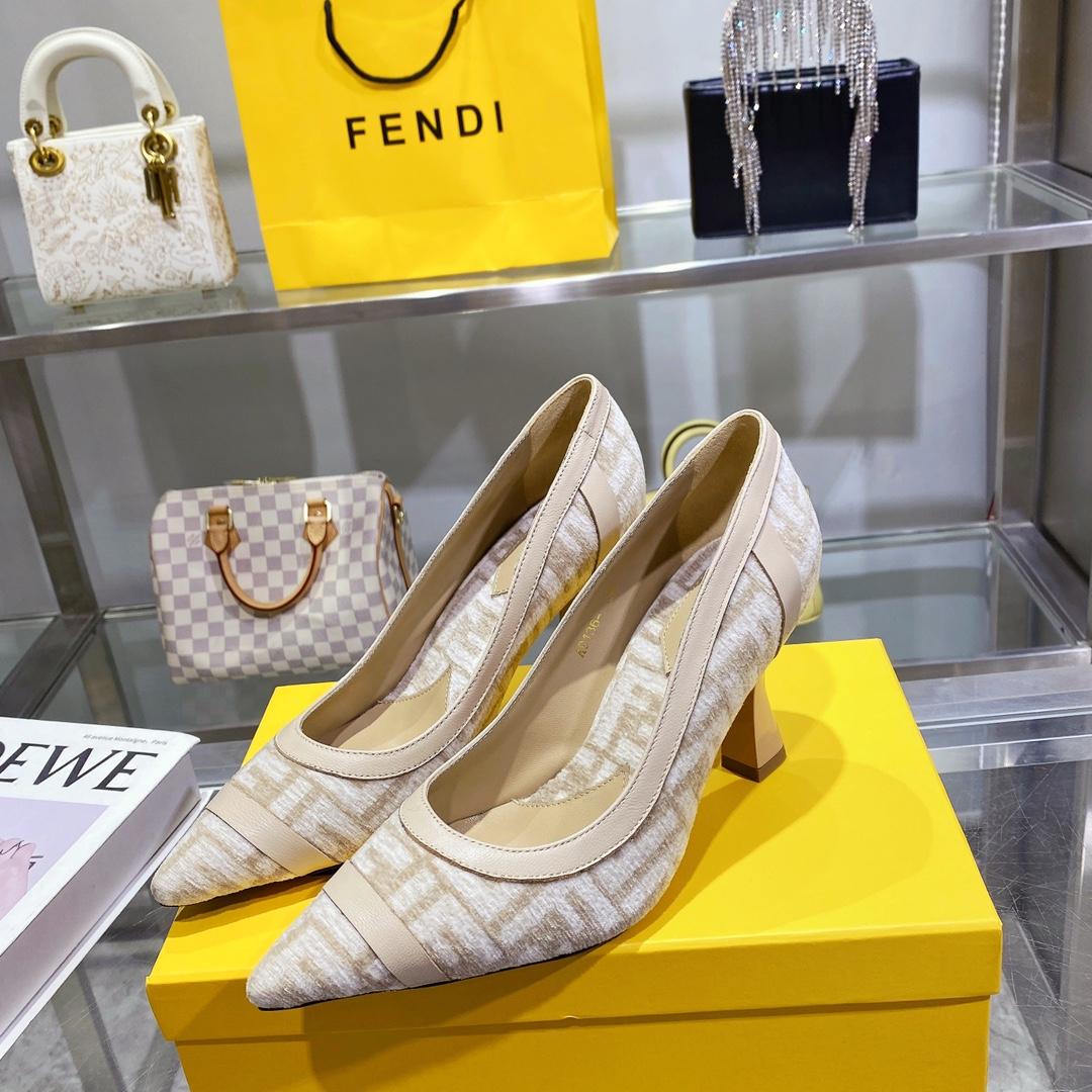 Fendi Baguette Pump - DesignerGu