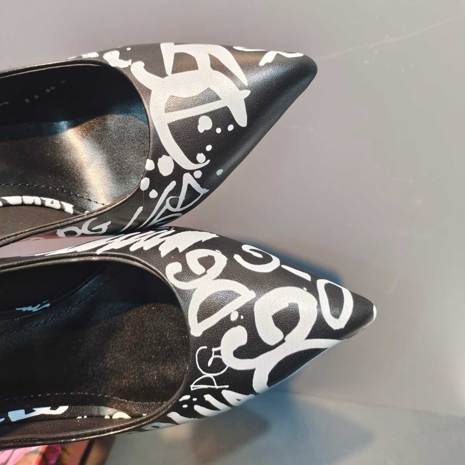 Dolce & Gabbana Calfskin Slingbacks With Logo Print - DesignerGu