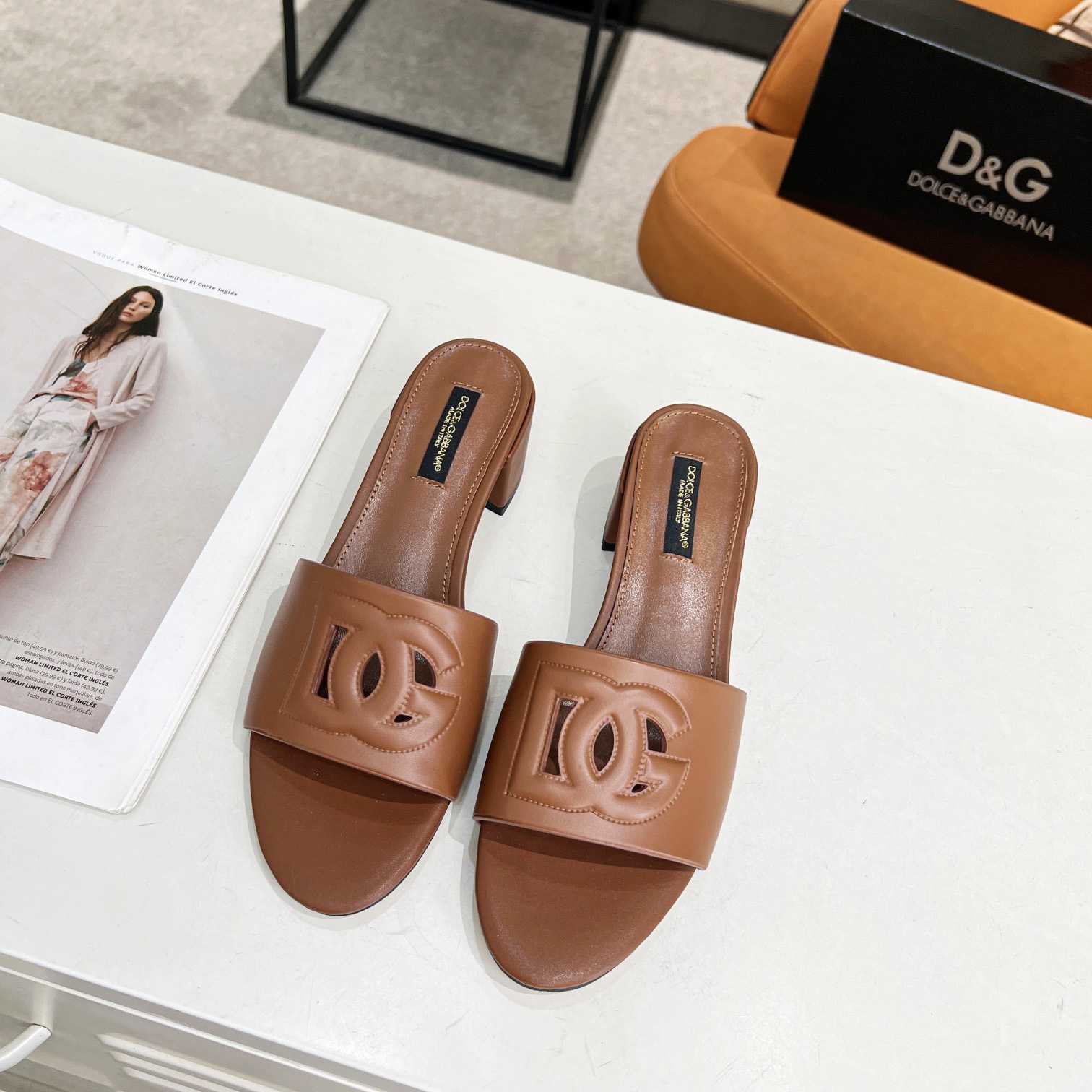 Dolce & Gabbana Calfskin Sliders With DG Logo - DesignerGu