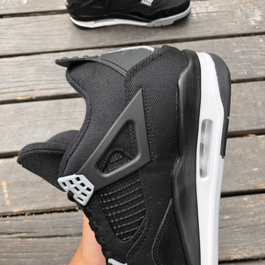 Air Jordan 4 Retro 